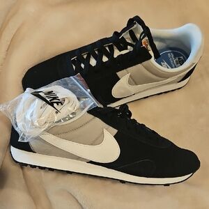 Nike Pre Montreal 17 Black Suede And Pale Gray Sail Runners